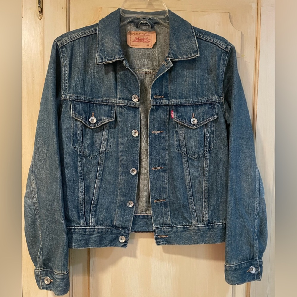 Levi's Medium Wash Blue Jean Jacket Trucker Style